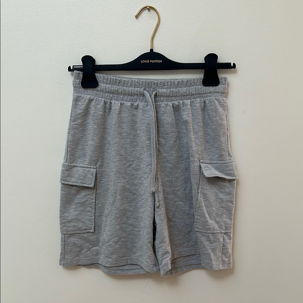Casual Gray Cargo Shorts with Elastic Waistband